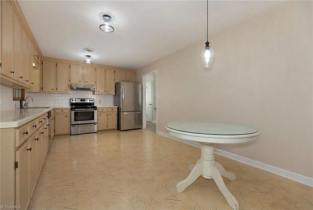 195 Vancouver Court, Kernersville, NC 27284