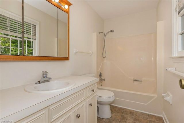 195 Vancouver Court, Kernersville, NC 27284