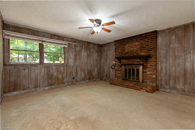 195 Vancouver Court, Kernersville, NC 27284