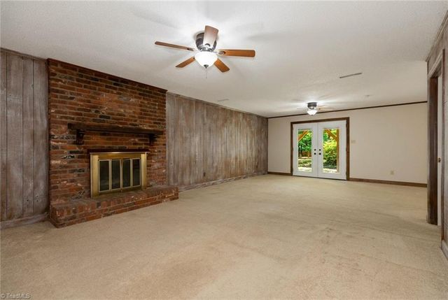 195 Vancouver Court, Kernersville, NC 27284