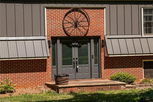 195 Vancouver Court, Kernersville, NC 27284