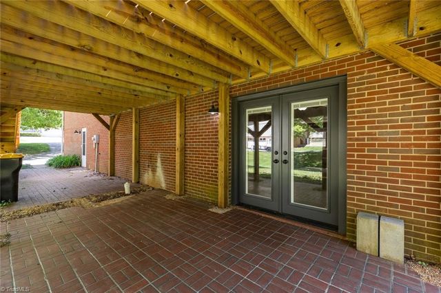 195 Vancouver Court, Kernersville, NC 27284