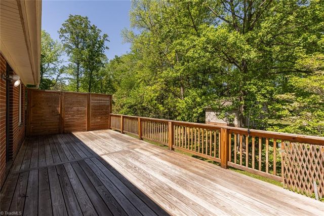 195 Vancouver Court, Kernersville, NC 27284