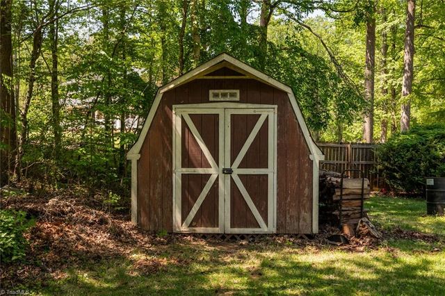 195 Vancouver Court, Kernersville, NC 27284
