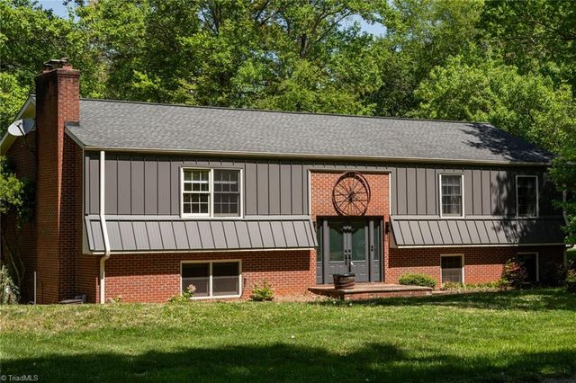 195 Vancouver Court, Kernersville, NC 27284