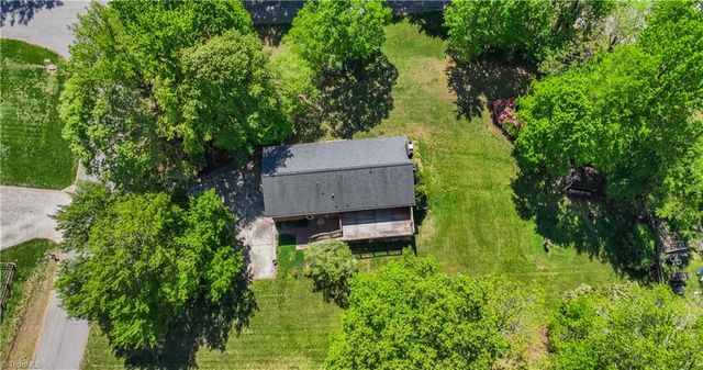 195 Vancouver Court, Kernersville, NC 27284