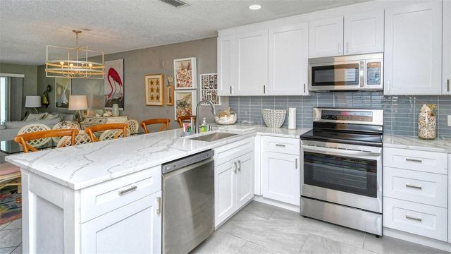 1255 E PEPPERTREE DRIVE 101, Sarasota, FL 34242