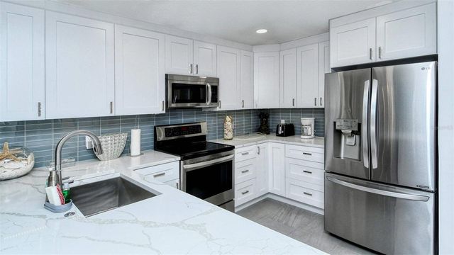 1255 E PEPPERTREE DRIVE 101, Sarasota, FL 34242