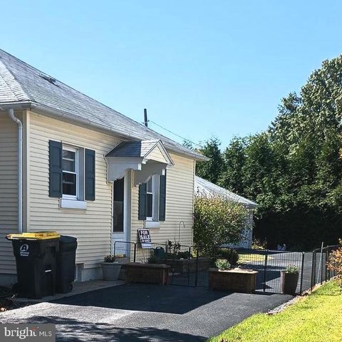 8 RADCLIFF RD, Womelsdorf, PA 19567