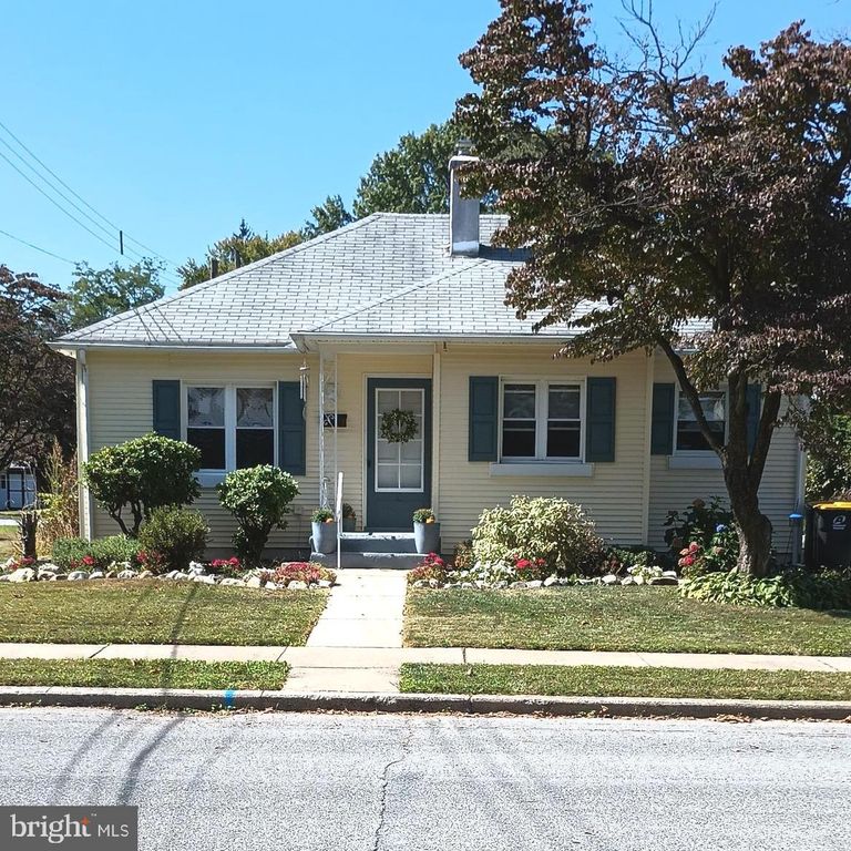8 RADCLIFF RD, Womelsdorf, PA 19567
