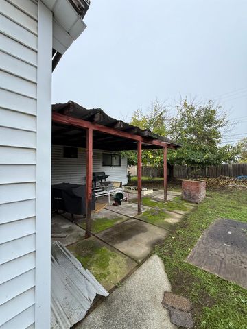 1030 Arrowhead Ave, Rio Linda, CA 95673