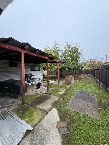 1030 Arrowhead Ave, Rio Linda, CA 95673