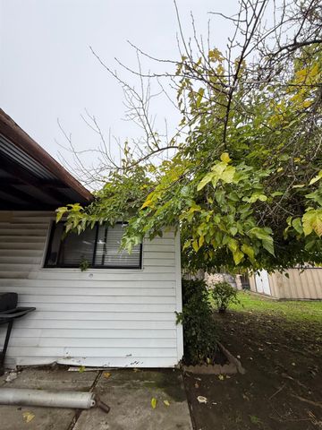 1030 Arrowhead Ave, Rio Linda, CA 95673