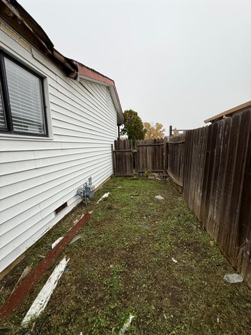 1030 Arrowhead Ave, Rio Linda, CA 95673