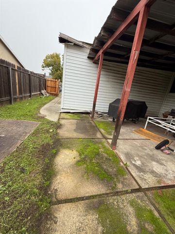 1030 Arrowhead Ave, Rio Linda, CA 95673