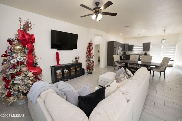 1427 Calle Tordo, Nogales, AZ 85648