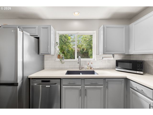 1410 Ne DEKUM St, Portland, OR 97211