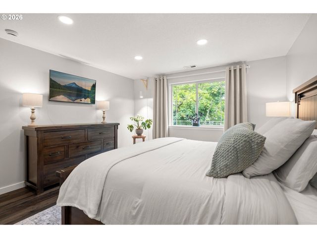 1410 Ne DEKUM St, Portland, OR 97211