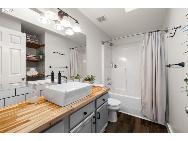1410 Ne DEKUM St, Portland, OR 97211