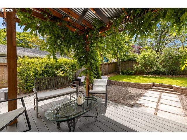 1410 Ne DEKUM St, Portland, OR 97211