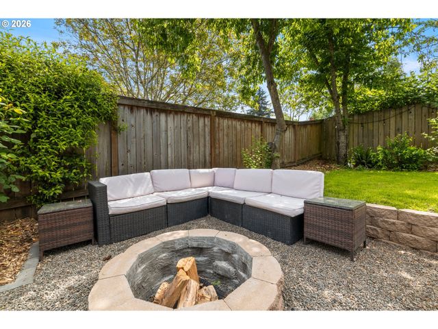 1410 Ne DEKUM St, Portland, OR 97211