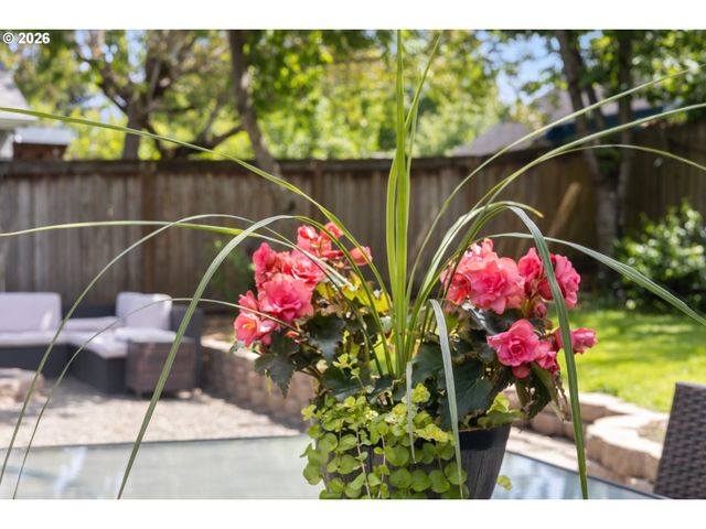 1410 Ne DEKUM St, Portland, OR 97211