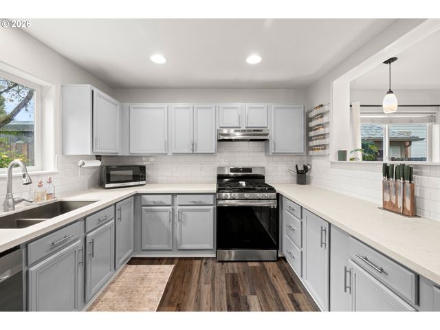 1410 Ne DEKUM St, Portland, OR 97211