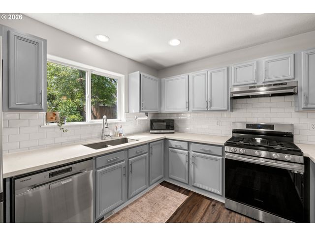 1410 Ne DEKUM St, Portland, OR 97211