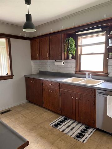 2734 S 8th Street, Kansas City, KS 66103