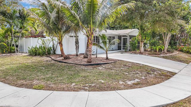 702 Sunset Drive, Lake Worth Beach, FL 33461
