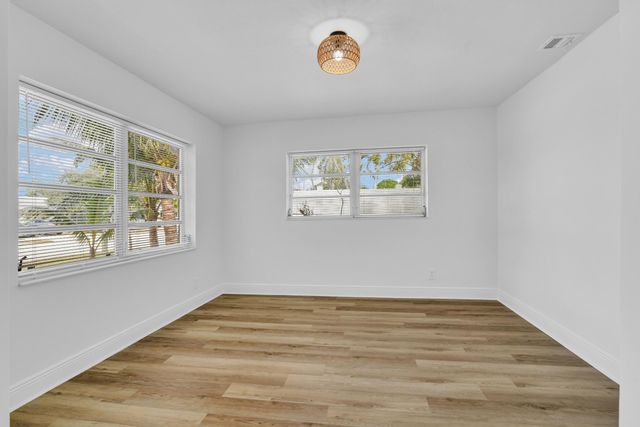 702 Sunset Drive, Lake Worth Beach, FL 33461