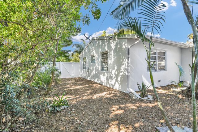 702 Sunset Drive, Lake Worth Beach, FL 33461