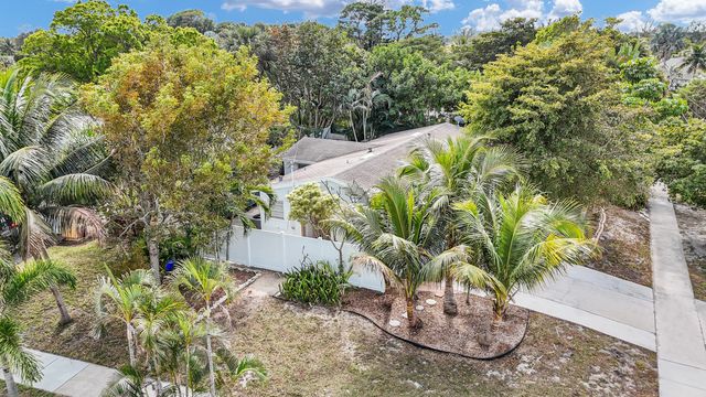 702 Sunset Drive, Lake Worth Beach, FL 33461