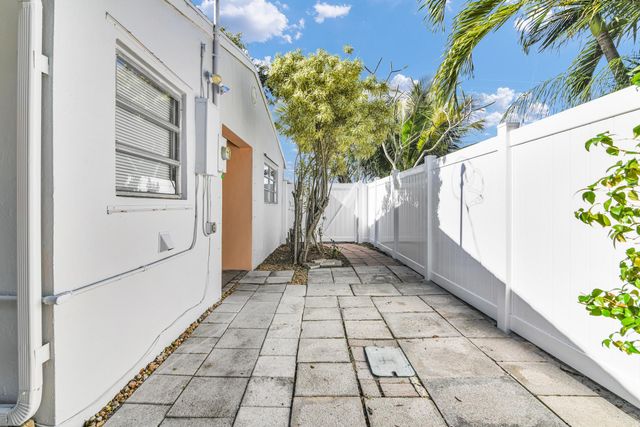 702 Sunset Drive, Lake Worth Beach, FL 33461