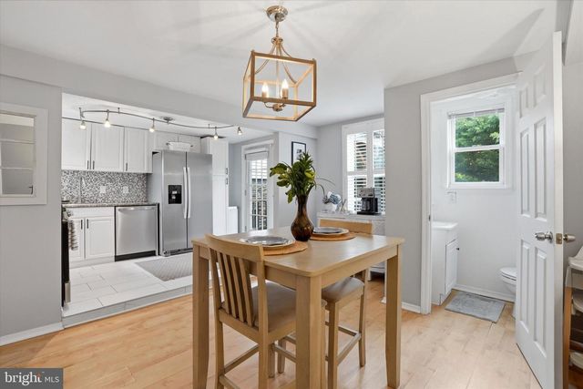 102 CEDAR AVE, Conshohocken, PA 19428