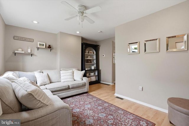 102 CEDAR AVE, Conshohocken, PA 19428