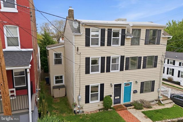 102 CEDAR AVE, Conshohocken, PA 19428