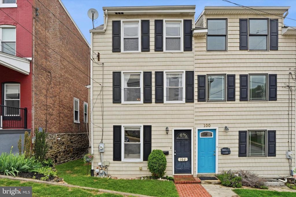 102 CEDAR AVE, Conshohocken, PA 19428