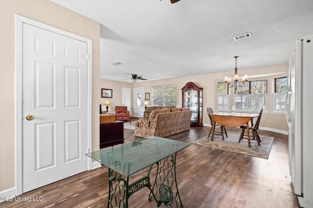 2924 Dantzler Street, Moss Point, MS 39563