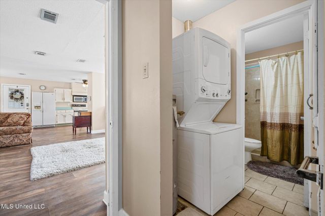 2924 Dantzler Street, Moss Point, MS 39563