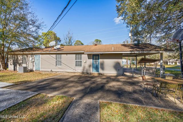 2924 Dantzler Street, Moss Point, MS 39563