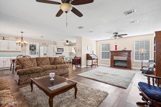 2924 Dantzler Street, Moss Point, MS 39563