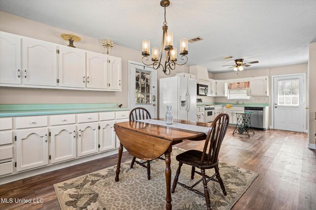 2924 Dantzler Street, Moss Point, MS 39563