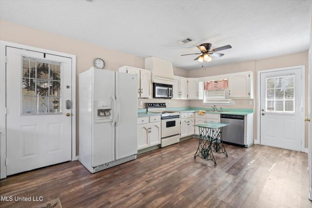 2924 Dantzler Street, Moss Point, MS 39563