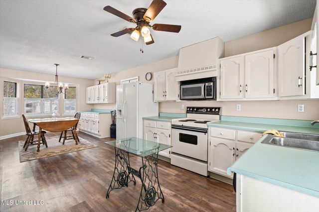 2924 Dantzler Street, Moss Point, MS 39563