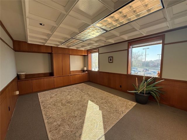 2720 1st Avenue NE 200, Cedar Rapids, IA 52402