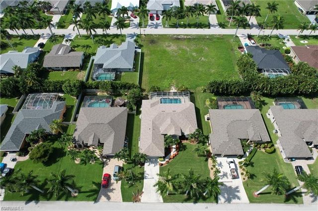2216 SW 43rd LN, Cape Coral, FL 33914
