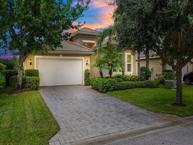 1951 Grey Falcon Circle SW, Vero Beach, FL 32962