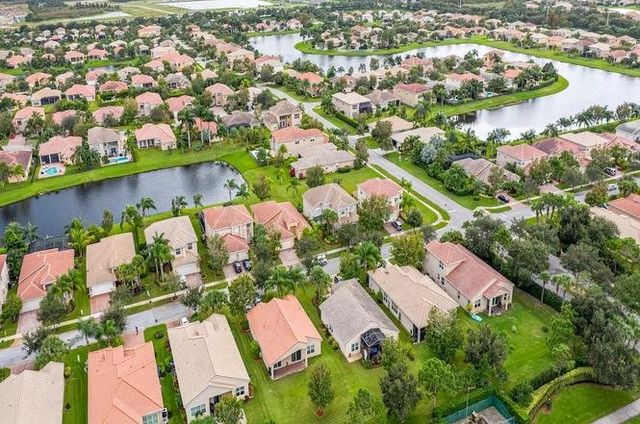 1951 Grey Falcon Circle SW, Vero Beach, FL 32962