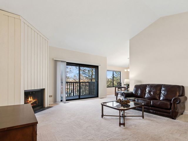 33 Shoreline Road B, Lake Barrington, IL 60010